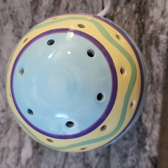 Scentsy Easter Egg Full Size wax warmer/ nightlight. Retired - Picture 4 of 16